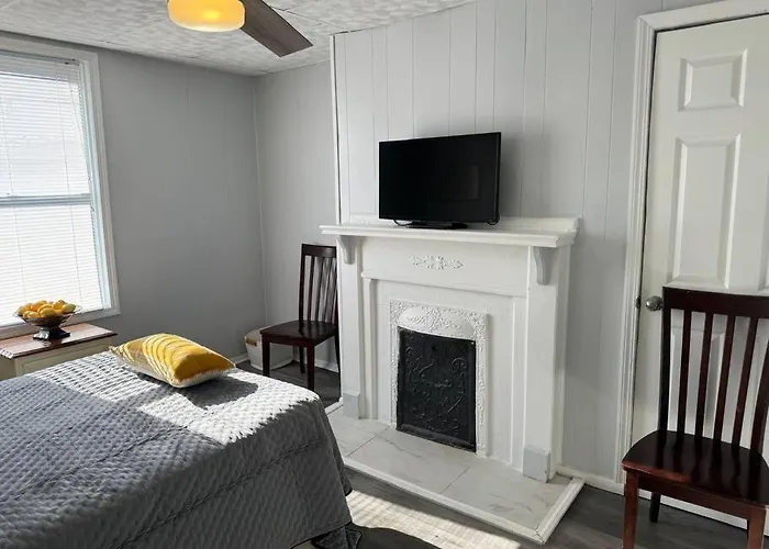 Zen/peaceful Retreat/pittsburgh/canton Avenue